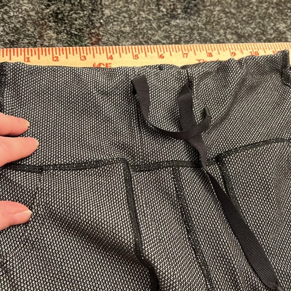 Lululemon size 4 leggings black & white drawstring - Picture 2 of 5